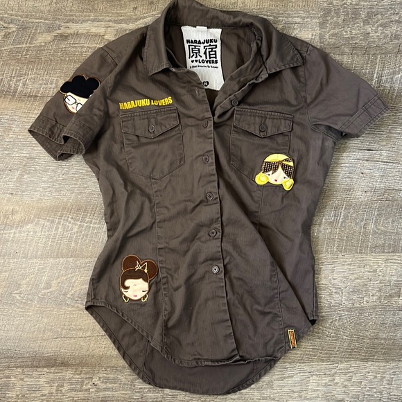 Harajuku Lovers Tops - Harajuku Brown Short Sleeve Button Down Size Medium